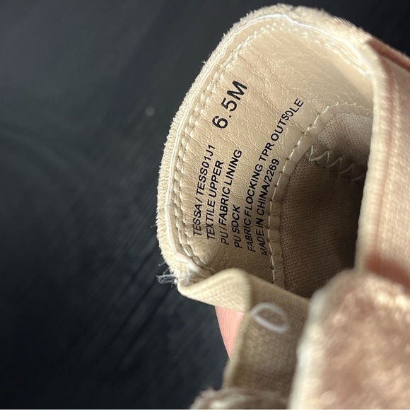 ✨ Tan Chunky Chelsea Boots | Size 6.5 | Suede-Look Lug Sole - Picture 3 of 4